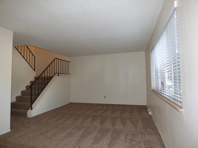 Building Photo - 360 Upham St