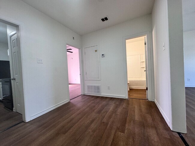 Foto del edificio - ONE BEDROOM APT WITH WATER PAID