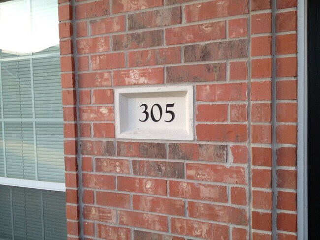 Foto del edificio - Beautiful Townhome Available for Pre-lease!