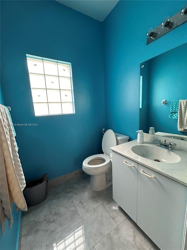 Foto del edificio - 1584 NW 158th Ave