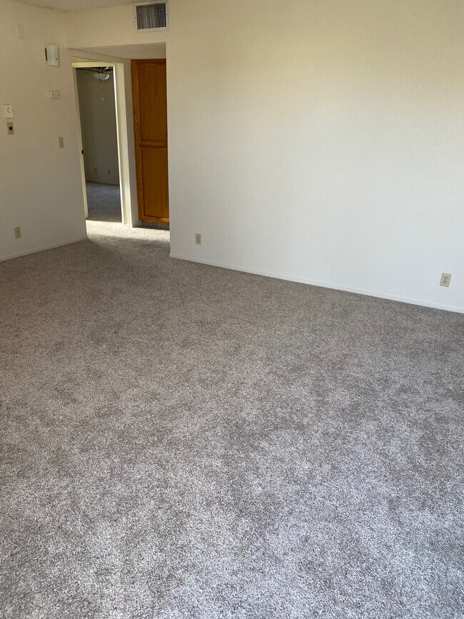 LIVINGROOM - 441 S Sunset St