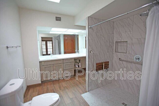Foto del edificio - 2201 W Union Hills Dr