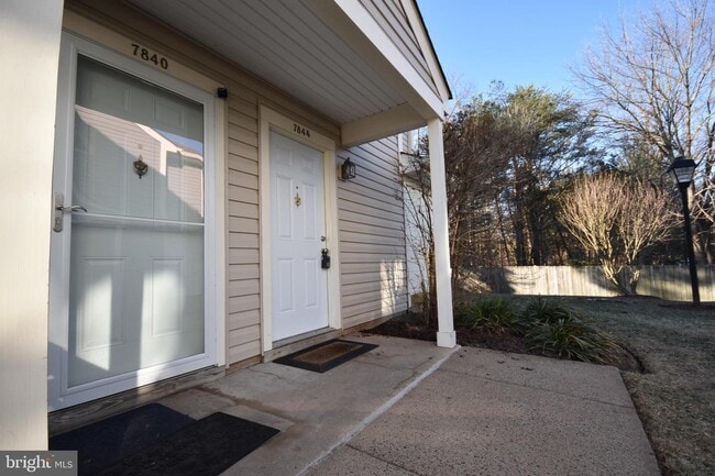 Building Photo - 7844 Waverley Mill Ct