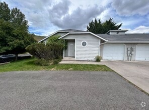 Building Photo - 5550 Glenridge Wy
