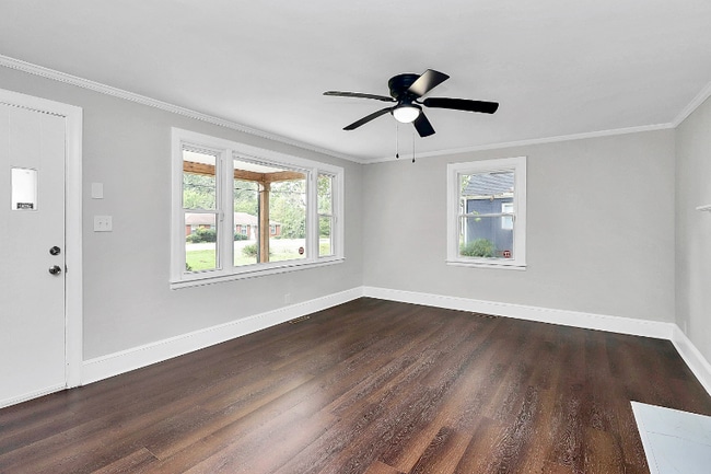 Foto del edificio - 5726 Oak Dr