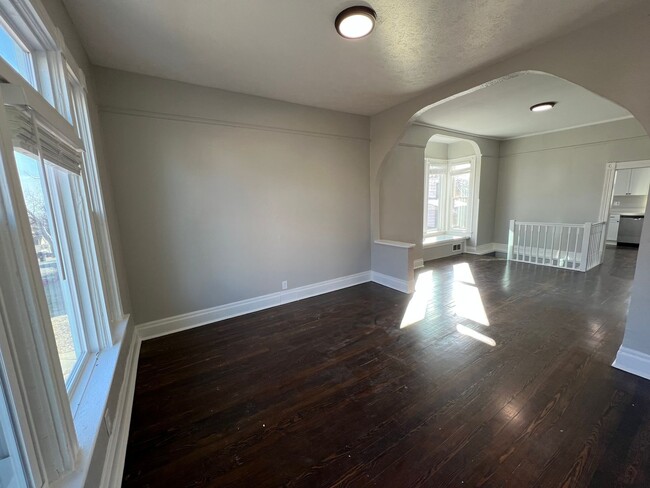 Building Photo - Fully Remodeled 3 Bedroom House!