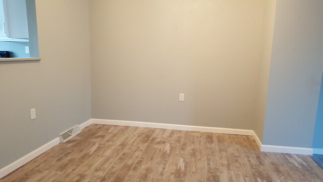 Foto del edificio - Spacious 3 Bedroom, 1 Bath Townhome in Hav...