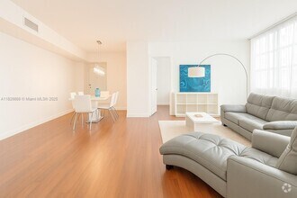 Building Photo - 905 Brickell Bay Dr
