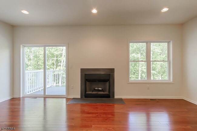 Building Photo - 15 DeCroce Ct