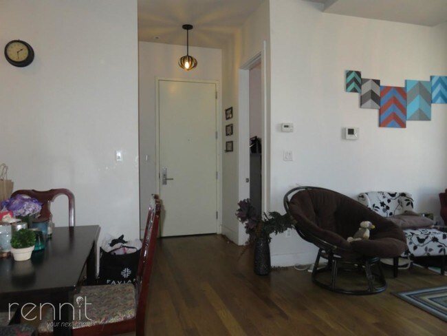 Building Photo - 861 Broadway