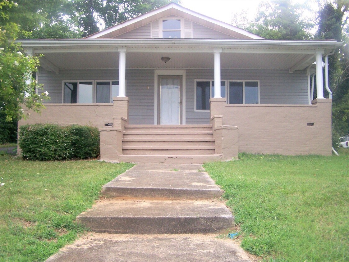Primary Photo - 3 Bdrm / 1.5 Bath in great location in Bri...