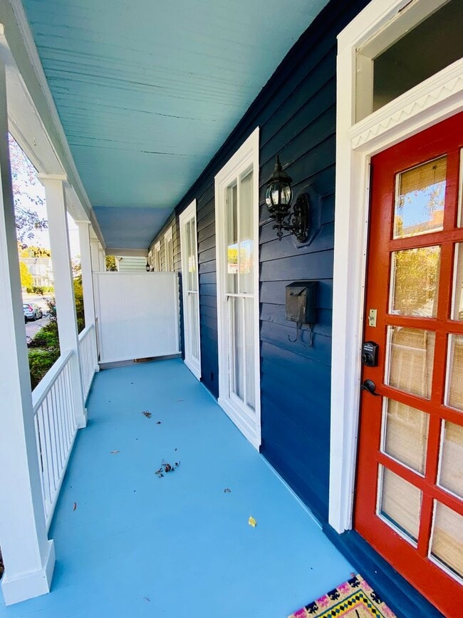 Building Photo - Beautifully Renovated 2bdrm/1.5bth Row House Located in Historic Church Hill!!