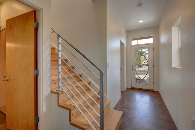 Building Photo - 1020 6th St NW
