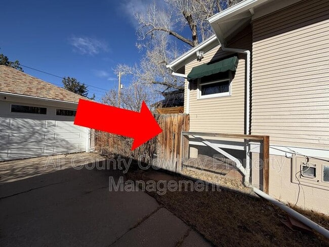 Building Photo - 414 S 13th St