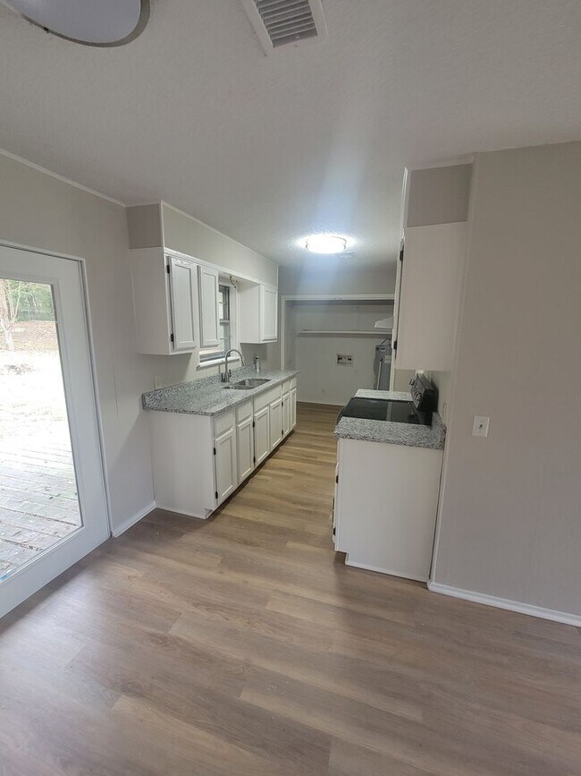 Building Photo - 508 Spruce