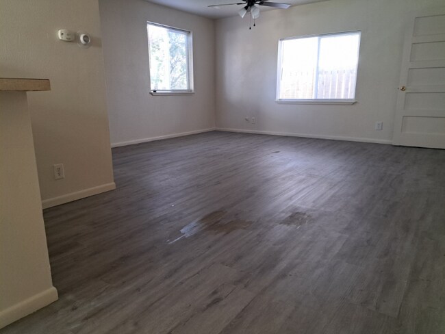 Foto del edificio - 740 Joyce St