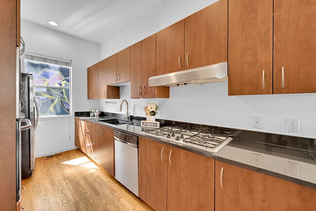 Foto del edificio - 2680 Blake St