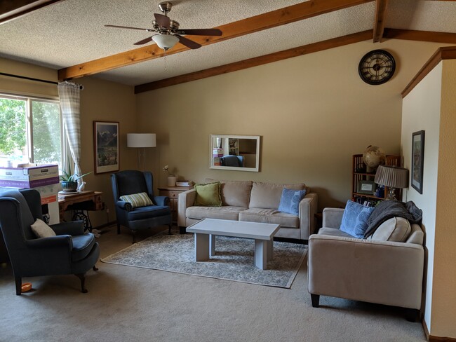 Building Photo - 6004 Little Johnny Dr