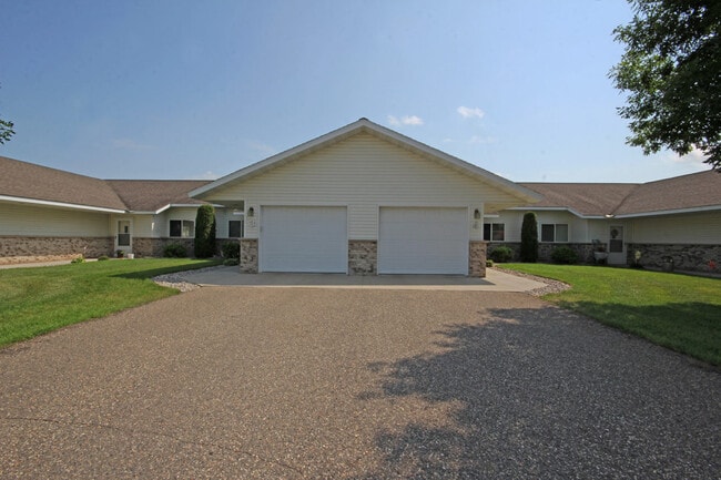 camino de entrada - Blue Eagle Townhomes
