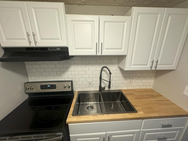 Building Photo - 5510 Beavercrest Dr