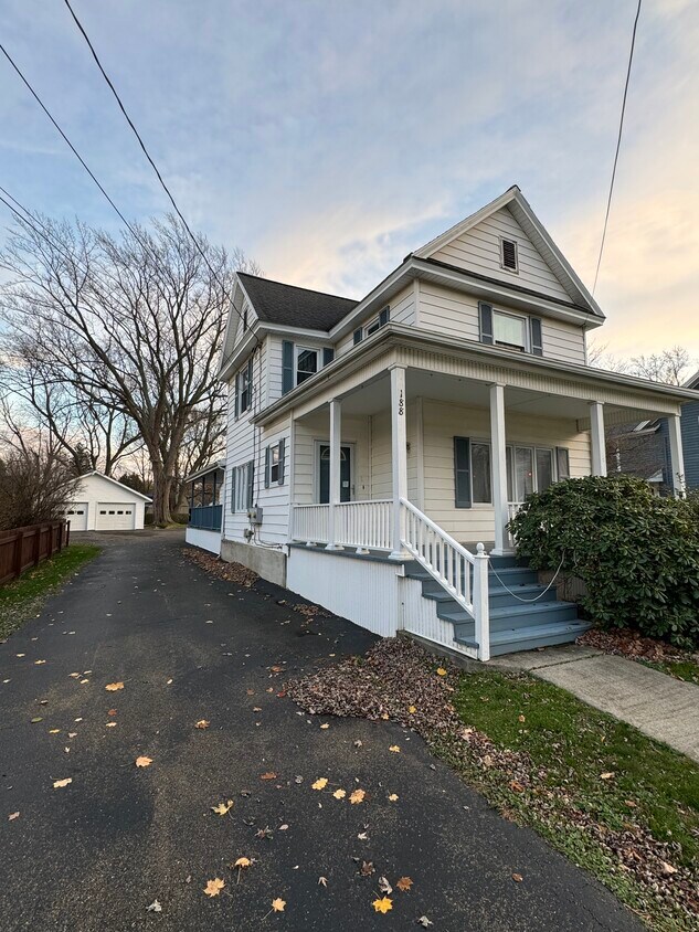 Foto principal - 188 W Main St