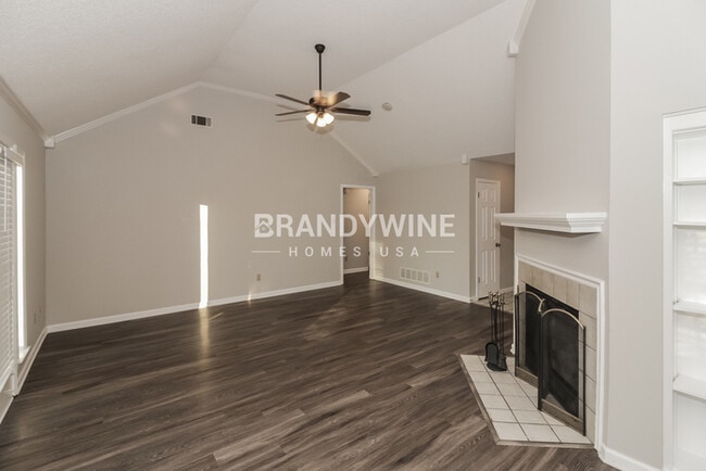 Building Photo - 5293 Shady Ridge Dr