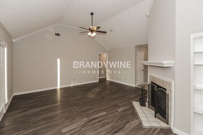 Foto del edificio - 5293 Shady Ridge Dr