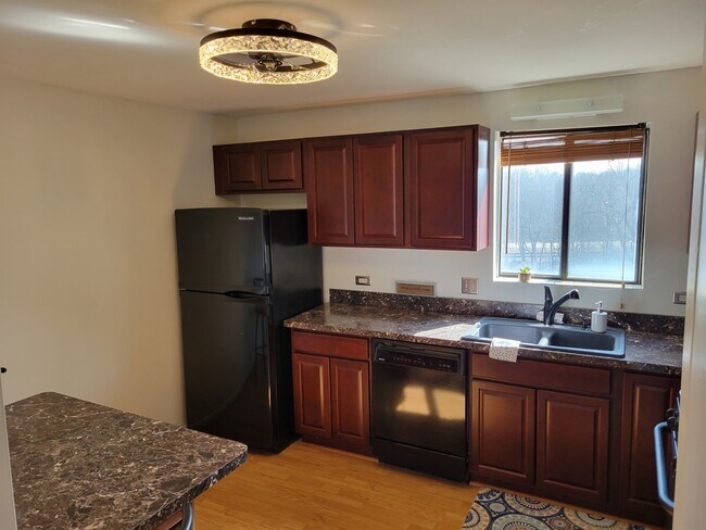 Foto del edificio - 6010 Lake Bluff Dr