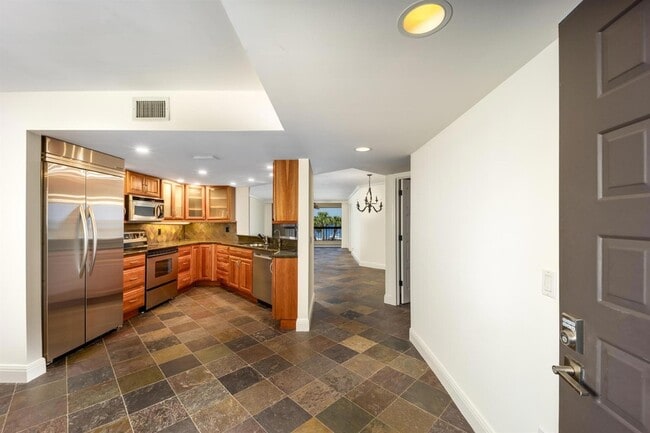 Photo - 625 NW North River Dr Apartment