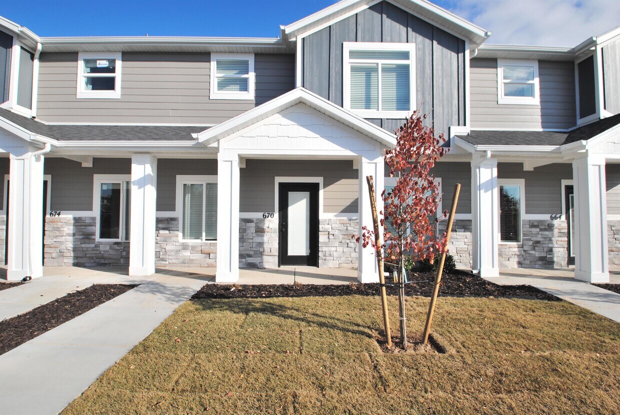 897 Robert Ave, Layton, UT 84040 Townhome Rentals in Layton UT