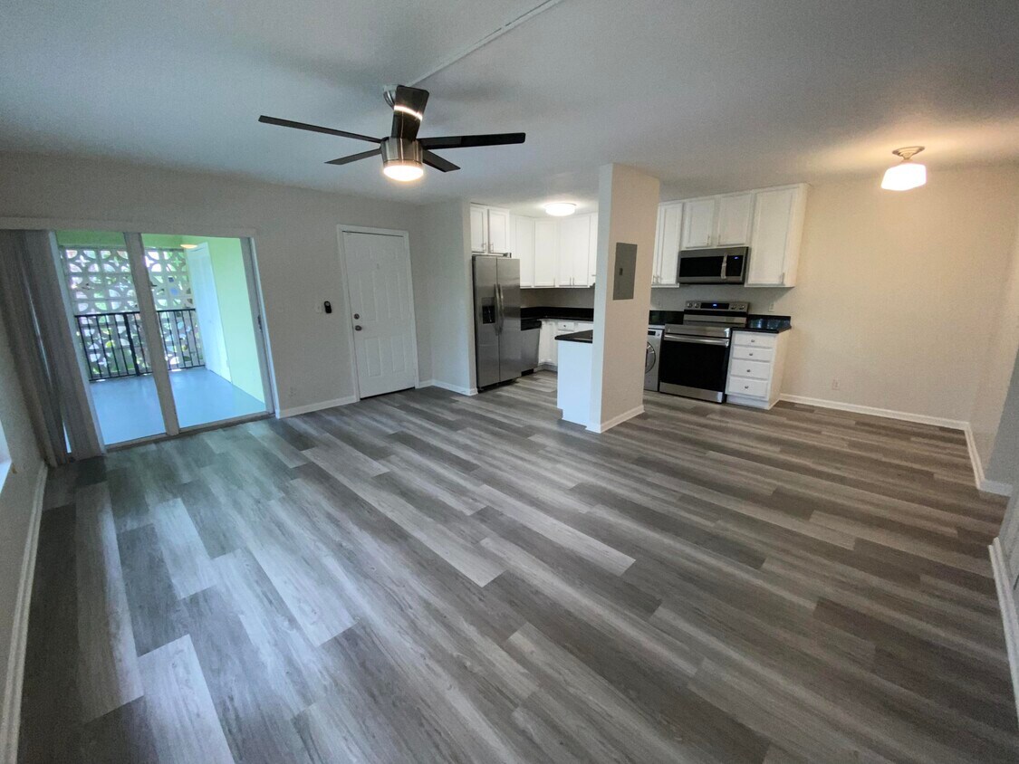 102 N Lakeside Dr Unit 1, Lake Worth Beach, FL 33460 Apartment for