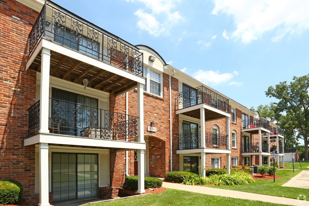 The Kensington at Beverly Hills Apartments Southfield, MI