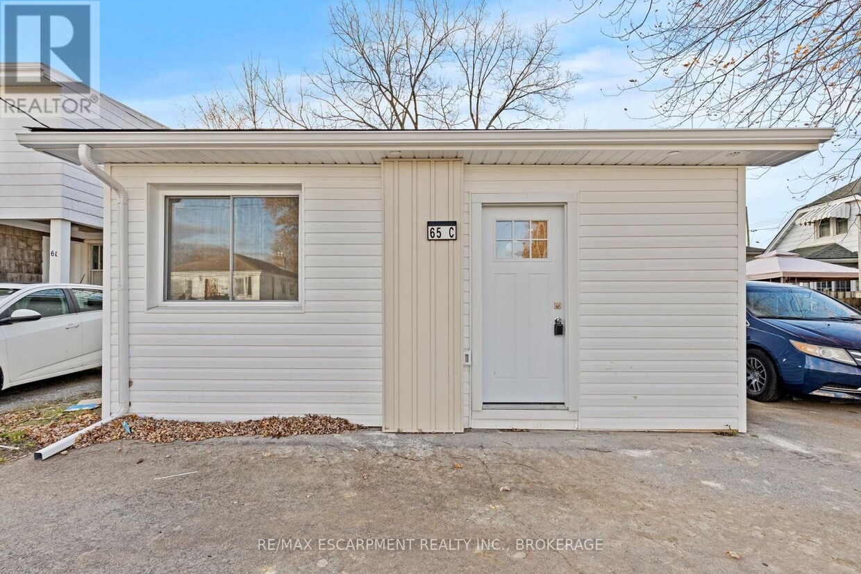 Primary Photo - 65 Chelsea St