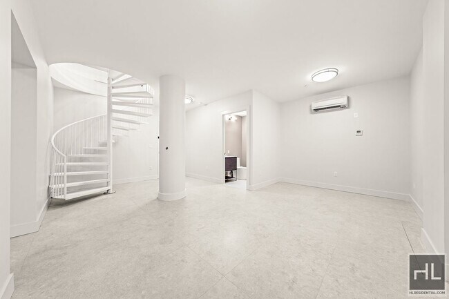 Foto del edificio - BRUCKNER BOULEVARD