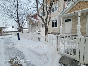 Building Photo - 1804-1870 70 St SW