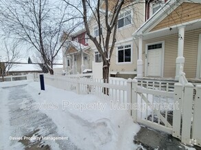 Building Photo - 1804-1870 70 St SW