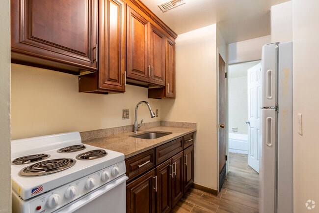 1BR, 1BA - 650SF - Updated - Kitchen - Tradewind Apartments