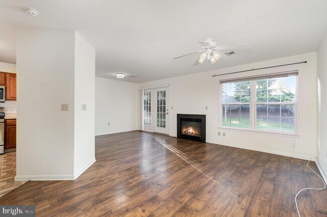 Building Photo - 127 Cardinal Ln