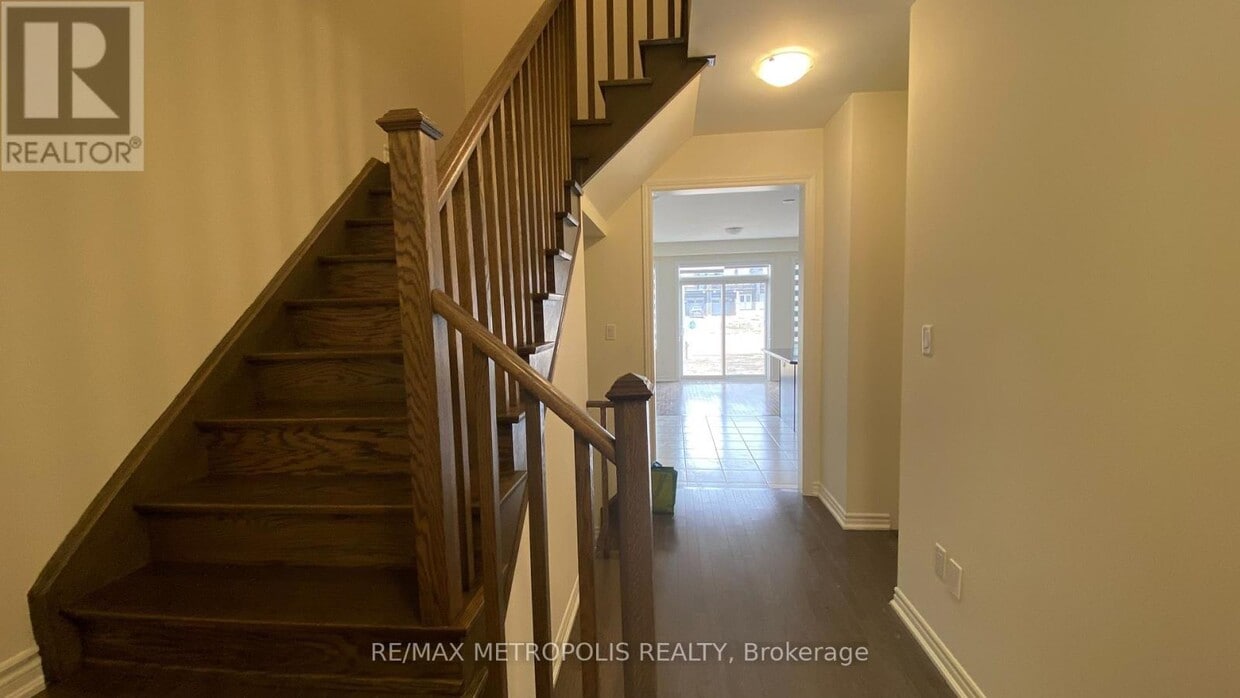 Primary Photo - 108 Adventura Rd