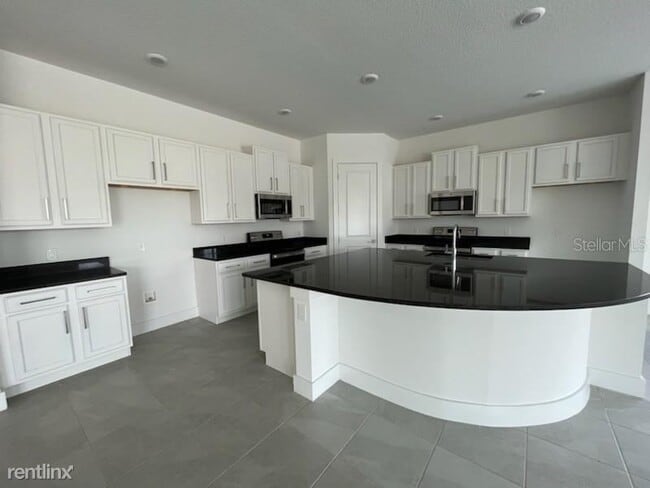Building Photo - 12 br, 8.5 bath House - 1009 Coyote Creek ...