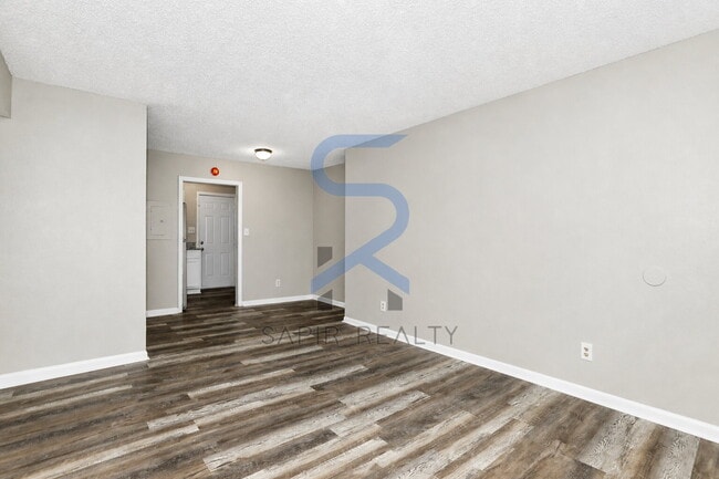Building Photo - Newly Updated All-Electric 2BR/1.5BA in Campbelton Rd