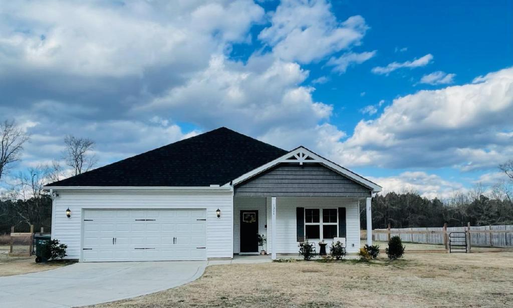 Foto principal - 1324 McNeill Pond Rd