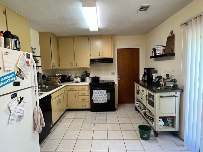 Foto del edificio - 3224 Hester Dr