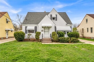 Building Photo - 655 E 240th St