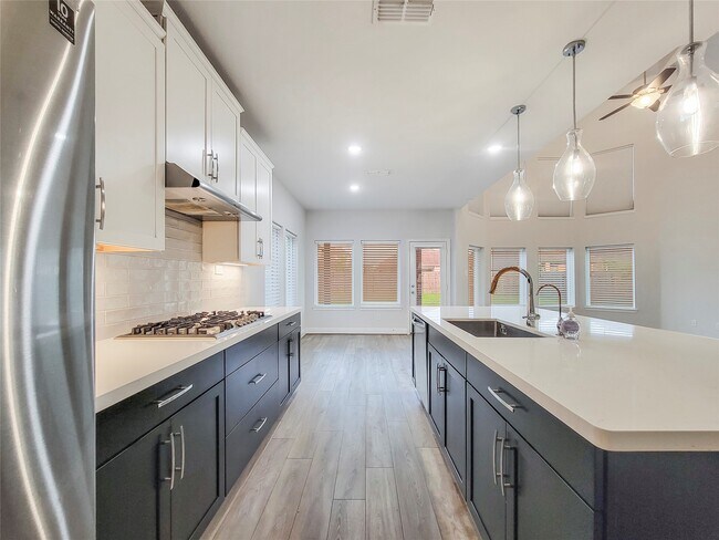 Building Photo - 8926 Emerald Cane Dr