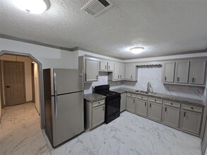 Building Photo - 9010 Linda Vista Rd
