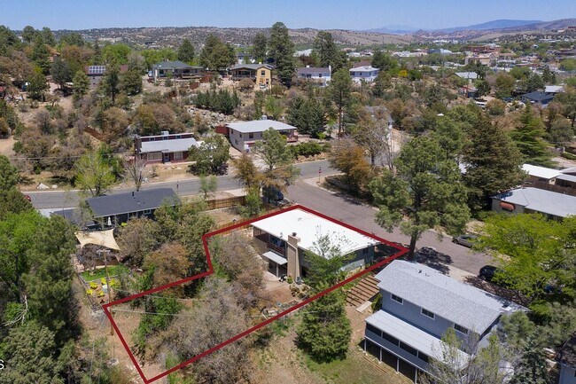 Building Photo - 545 Mesa Dr