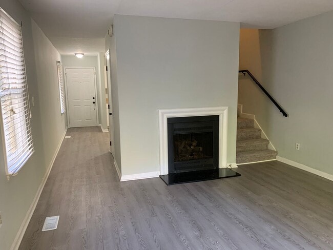 Building Photo - 2818