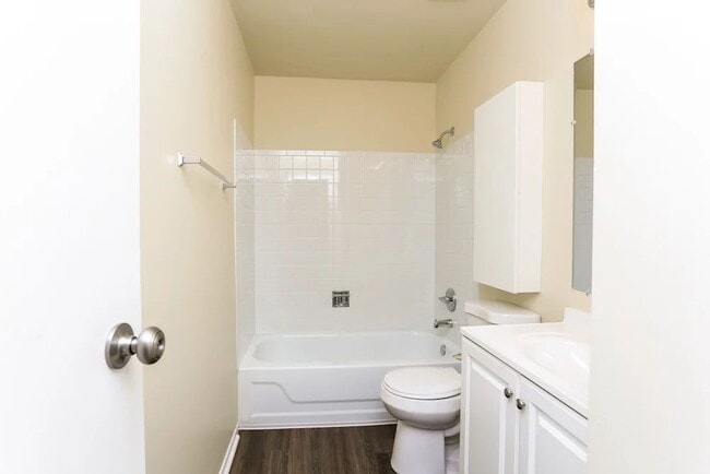Building Photo - 212 Whitewater Dr