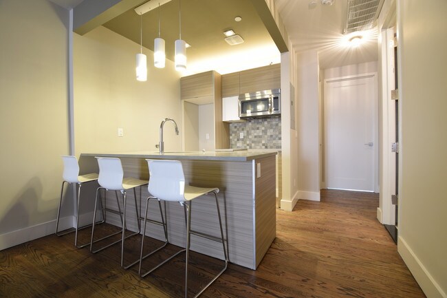 Building Photo - 573 Van Buren St